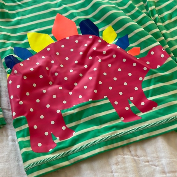 Mini Boden dinosaur rashguard set, size 9-10 - Picture 3 of 13